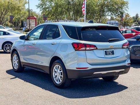 Used 2022 Chevrolet Equinox LT FWD image 2