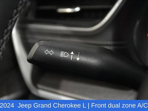 Used 2024 Jeep Grand Cherokee L Limited w/ Luxury Tech Group II image 9