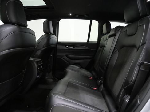 Used 2023 Jeep Grand Cherokee Altitude AWD/4WD image 21