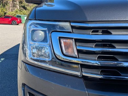 Used 2020 Ford Expedition Max XLT w/ Equipment Group 202A image 9