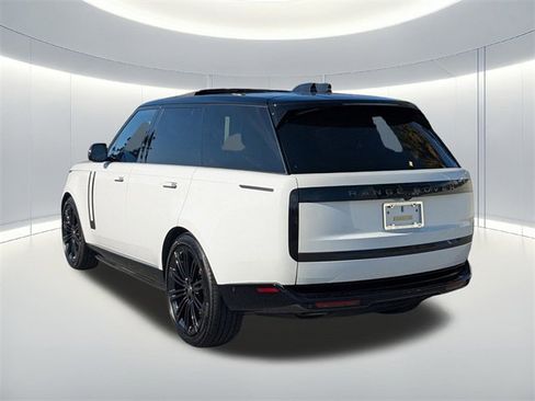 Used 2025 Land Rover Range Rover SE image 7