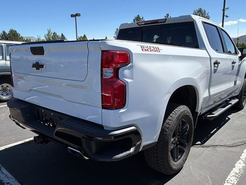 Used 2021 Chevrolet Silverado 1500 LT Trail Boss w/ Convenience Package II AWD/4WD image 2