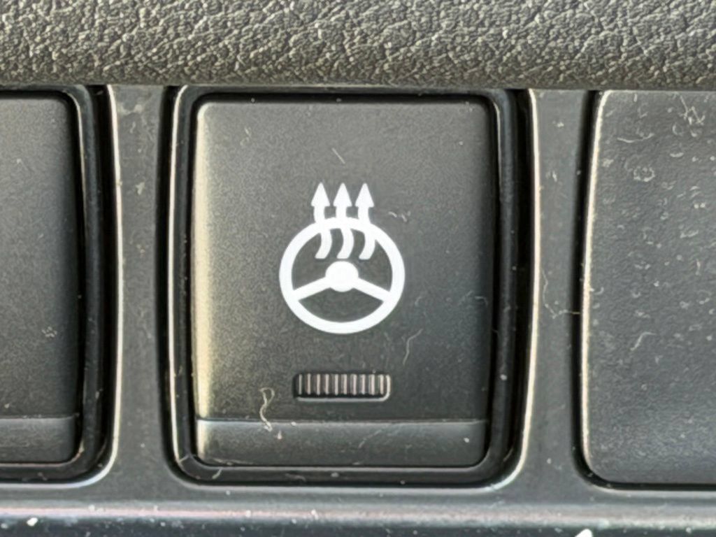 Used 2023 Nissan Maxima SR w/ Sport Mat Group FWD image 31