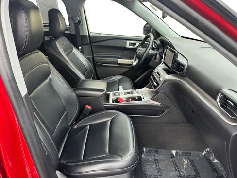 Used 2021 Ford Explorer XLT w/ Equipment Group 202A image 15