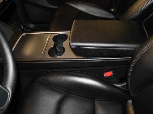 Used 2023 Tesla Model Y Performance image 36