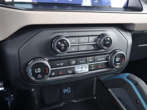 Used 2023 Ford Bronco Wildtrak image 28