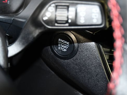 Used 2025 Ford Escape ST-Line image 25