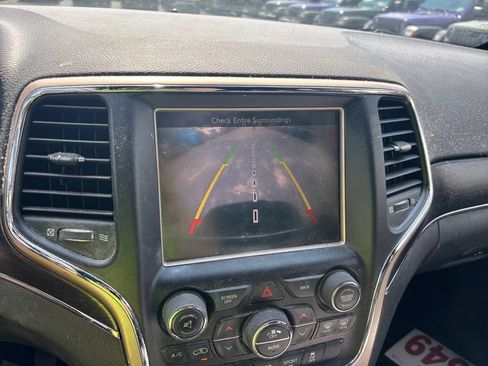 Used 2016 Jeep Grand Cherokee Limited AWD/4WD image 18