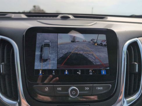 Used 2023 Chevrolet Equinox Premier image 15