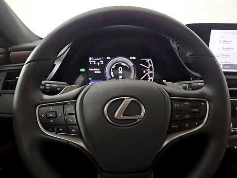 Used 2025 Lexus ES 300h w/ Premium Package image 21