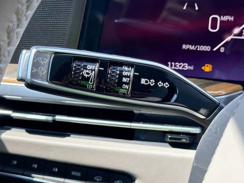 Certified 2025 Cadillac Escalade ESV Sport Platinum AWD/4WD image 38