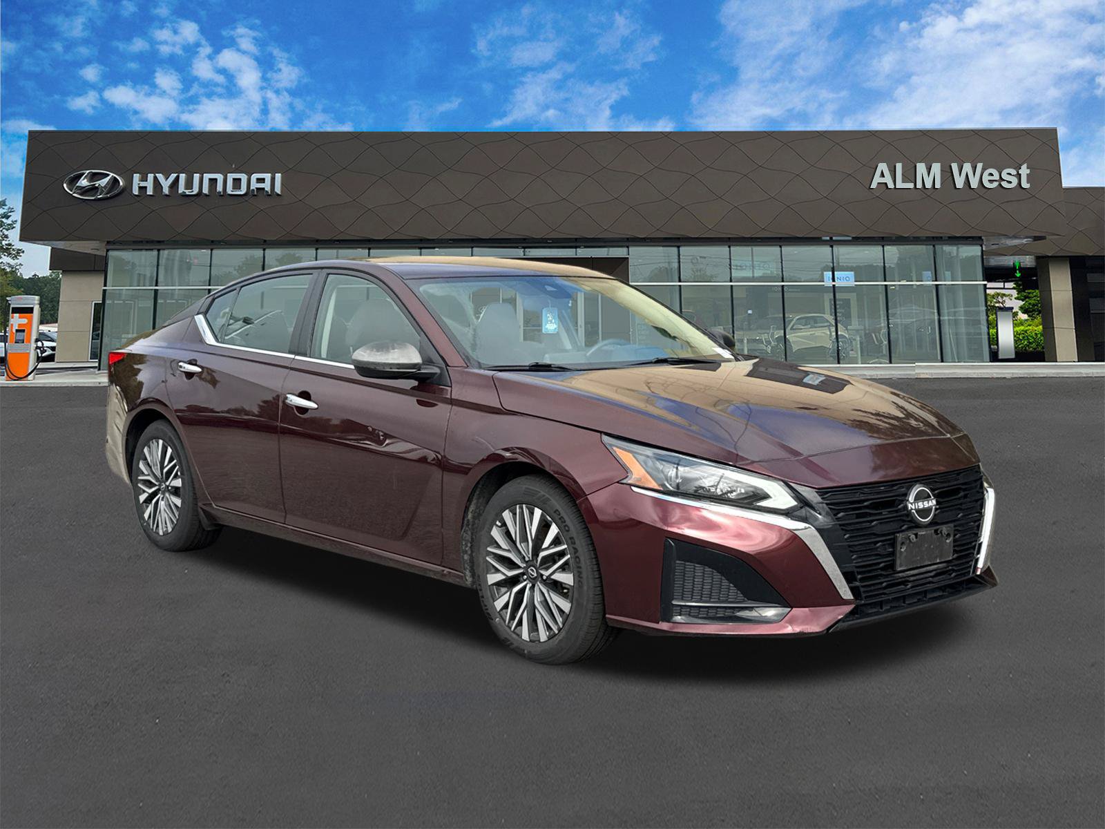 Used 2024 Nissan Altima 2.5 SV FWD image 3