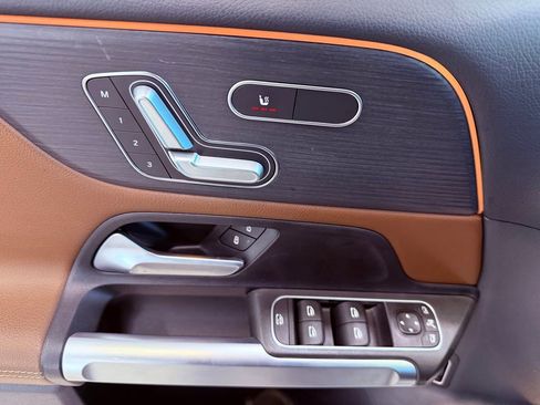 Used 2022 Mercedes-Benz GLB 250 image 20