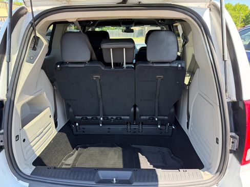 Used 2019 Dodge Grand Caravan SXT FWD image 25