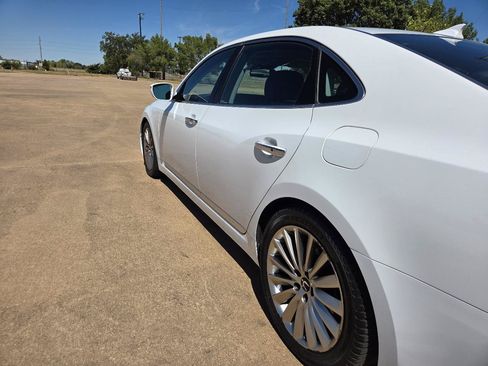 Used 2016 Hyundai Equus Signature RWD image 9