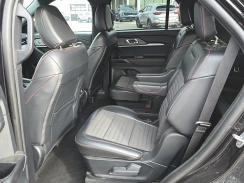 Used 2025 Ford Explorer ST-Line image 18