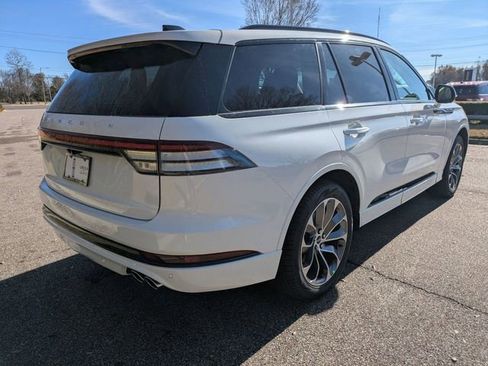 New 2026 Lincoln Aviator AWD w/ Jet Appearance Package image 3