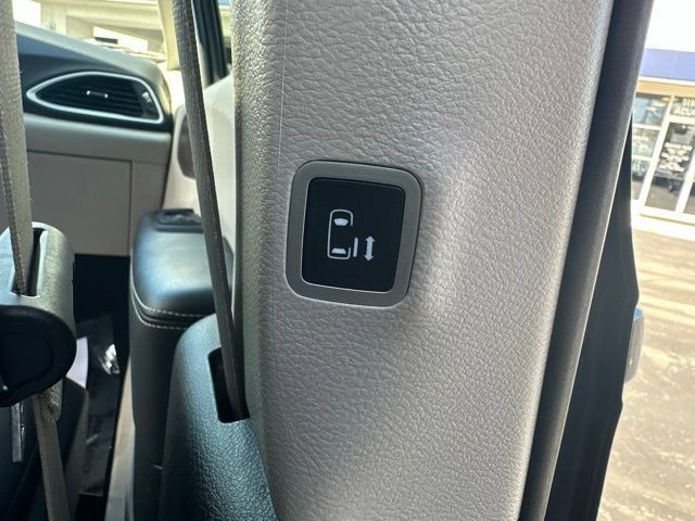 Used 2023 Chrysler Voyager LX FWD image 19