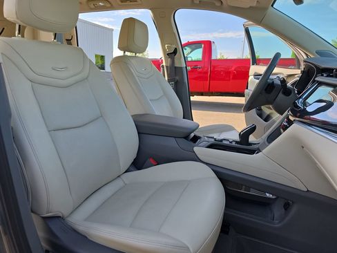 Used 2024 Cadillac XT6 Premium Luxury w/ LPO, Floor Liner Package AWD/4WD image 10