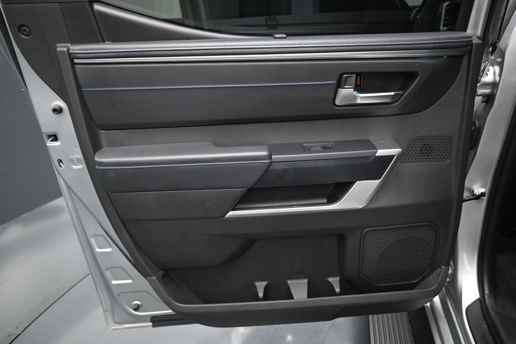 Used 2025 Toyota Tundra Platinum AWD/4WD image 32