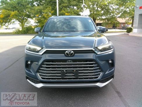 Used 2024 Toyota Grand Highlander AWD Hybrid image 7