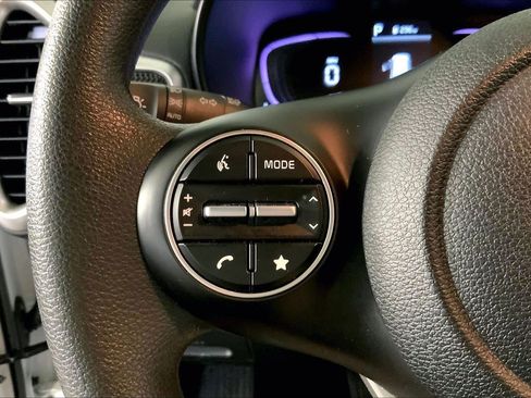 Certified 2025 Kia Soul LX w/ LX Technology Package FWD image 18