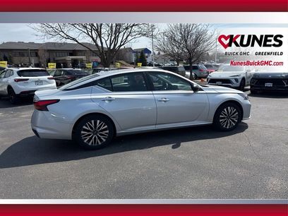 Used 2024 Nissan Altima 2.5 SV