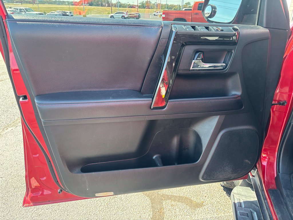 Used 2020 Toyota 4Runner TRD Off-Road Premium AWD/4WD image 6