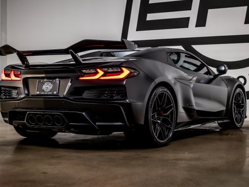 Used 2024 Chevrolet Corvette Z06 w/ Stealth Interior Trim Package RWD image 35