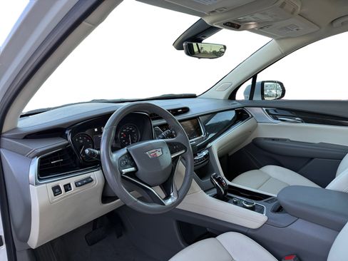 Used 2021 Cadillac XT6 Premium Luxury image 9