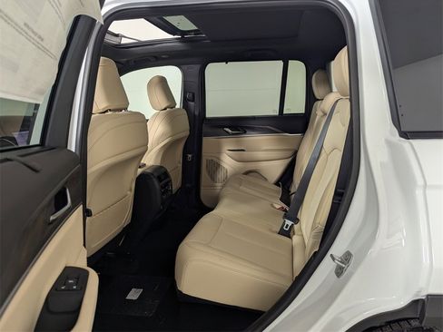 New 2025 Jeep Grand Cherokee Limited w/ Luxury Tech Group II image 26