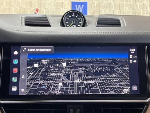 Used 2023 Porsche Cayenne w/ Premium Package AWD/4WD image 33