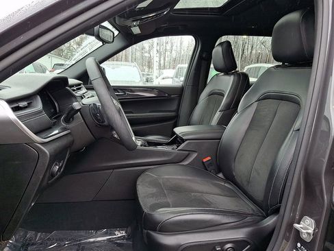 Used 2023 Jeep Grand Cherokee L Laredo AWD/4WD image 16
