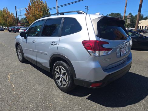 Used 2021 Subaru Forester Premium AWD/4WD image 5