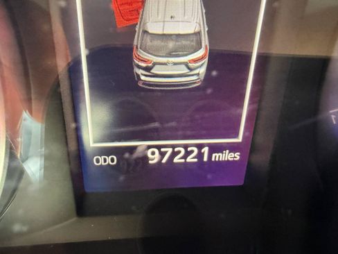 Used 2019 Toyota Highlander Limited Platinum FWD image 17