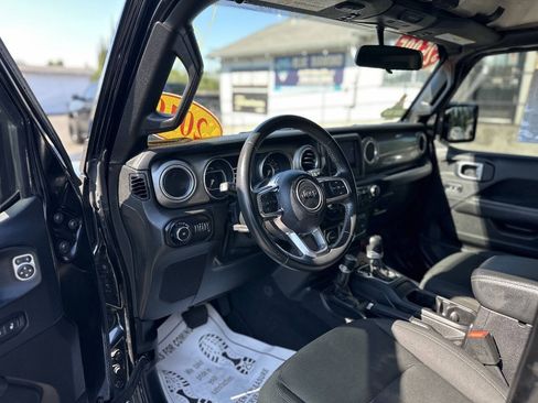Used 2019 Jeep Wrangler Unlimited Sahara AWD/4WD image 11