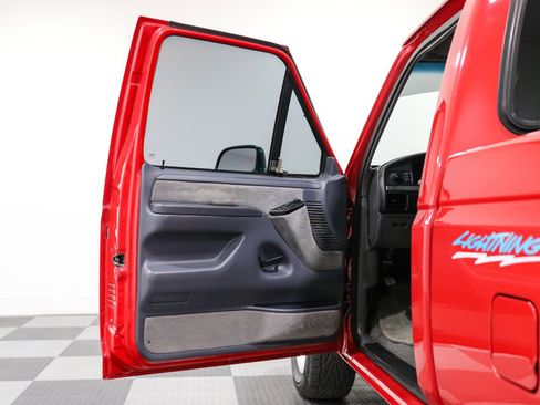 Used 1993 Ford F150 Lightning RWD image 9