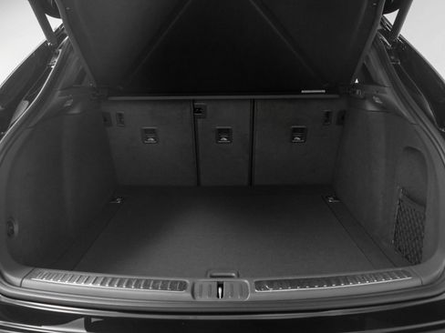 Used 2025 Porsche Macan image 16