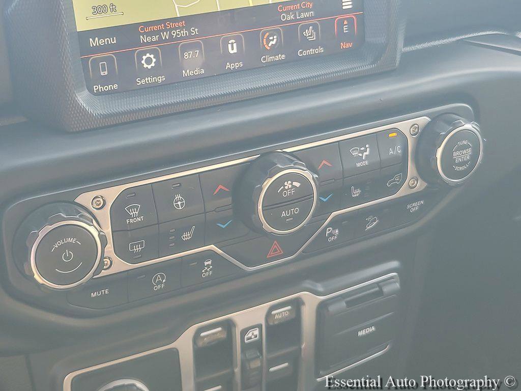 Certified 2019 Jeep Wrangler Unlimited Sahara w/ Quick Order Package 24M Moab AWD/4WD image 23