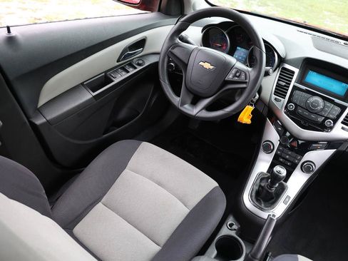 Used 2015 Chevrolet Cruze L FWD image 20