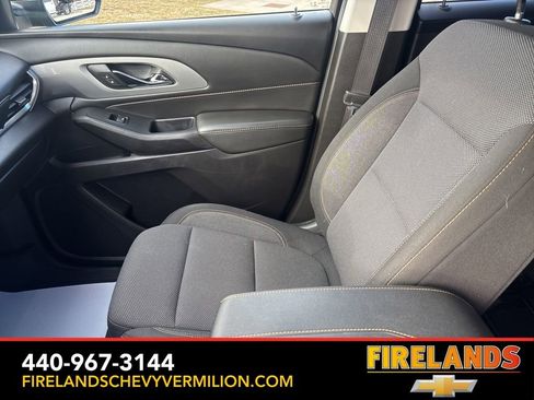 Used 2021 Chevrolet Traverse LT image 14