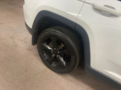 Certified 2024 Jeep Grand Cherokee Altitude image 26