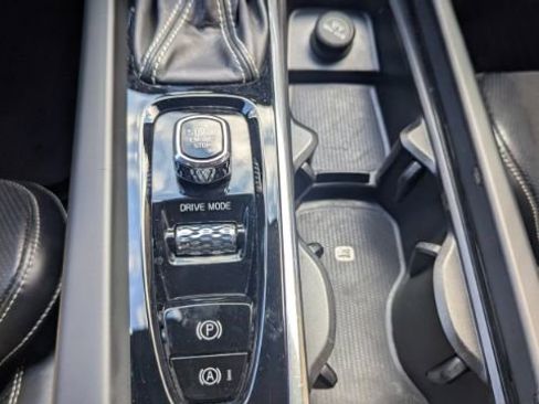 Used 2018 Volvo XC60 T6 R-Design w/ Convenience Package image 37