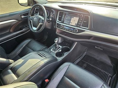 Used 2016 Toyota Highlander XLE image 16