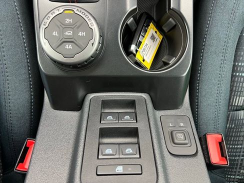 Used 2025 Ford Bronco Heritage Edition image 32