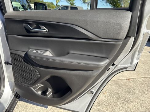 New 2025 Jeep Grand Cherokee Altitude image 17