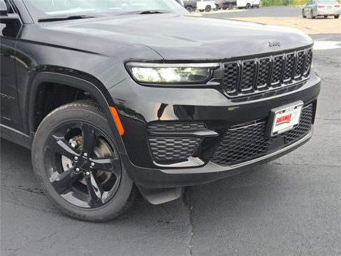 New 2025 Jeep Grand Cherokee Altitude image 2
