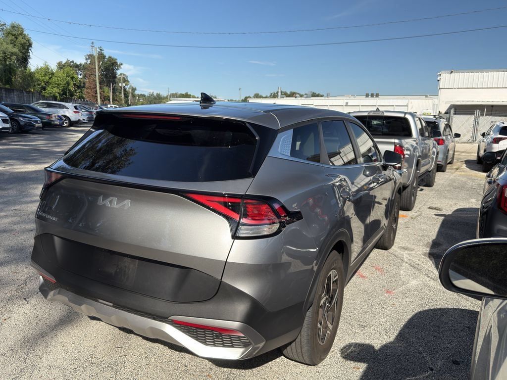 Certified 2025 Kia Sportage LX FWD image 4
