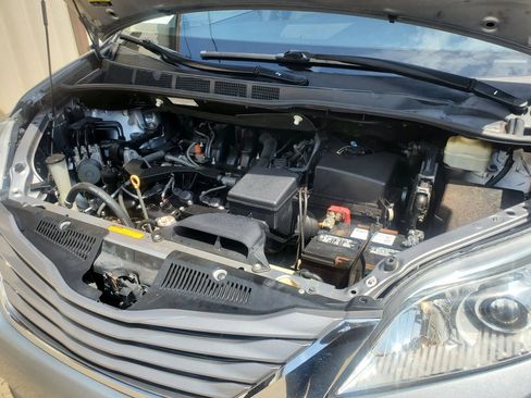 Used 2017 Toyota Sienna XLE w/ XLE Navigation Package FWD image 61