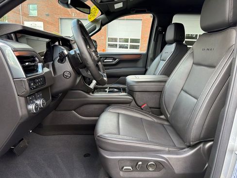 Used 2025 GMC Yukon XL Denali AWD/4WD image 15